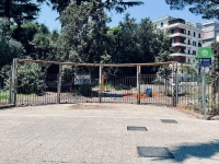 napoli_parco_mascagna_cancelli_sbarrati_anche_a_ferragosto.jpg