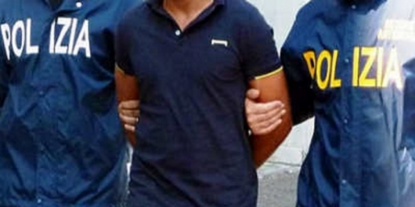 12_arresto_mobile_polizia_salerno.jpg