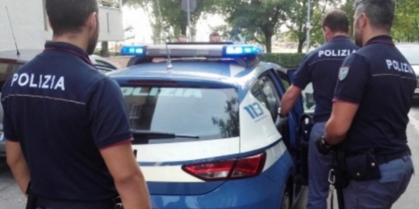 21_volante_polizia_arresto.jpg