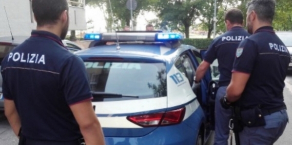 24_volante_polizia_arresto.jpg