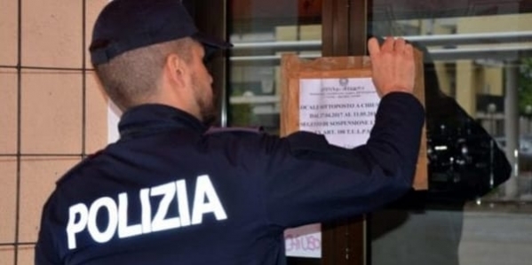 30_polizia_chiusura_ristorante_2.jpg