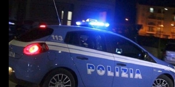 33_7308159_24161021_polizia_volante_notte800.jpg