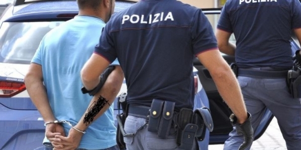 9_polizia_arresto_735x440_1.jpg