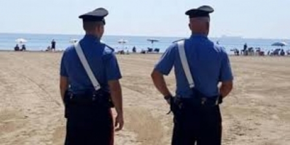 arresto_carabinieri_spiaggia.jpg