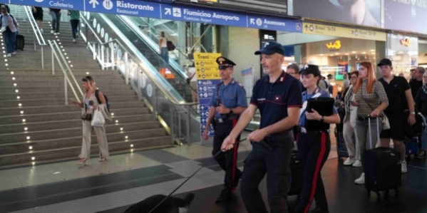 provinciale_controlli_dei_carabinieri_a_termini_e_esquilino_4.jpg